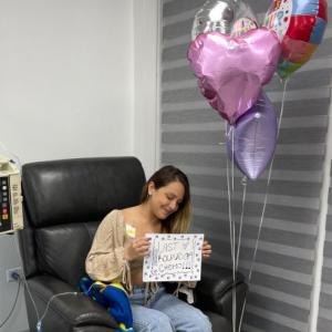 Hodgkin lymphoma, woman, hispanic, holding sign